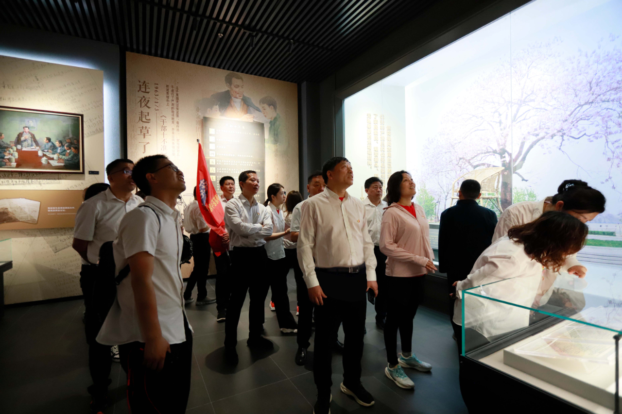 砥礪初心使命，汲取奮進力量丨花花牛乳業(yè)集團黨委組織開展學(xué)習(xí)“焦裕祿精神”主題黨日活動