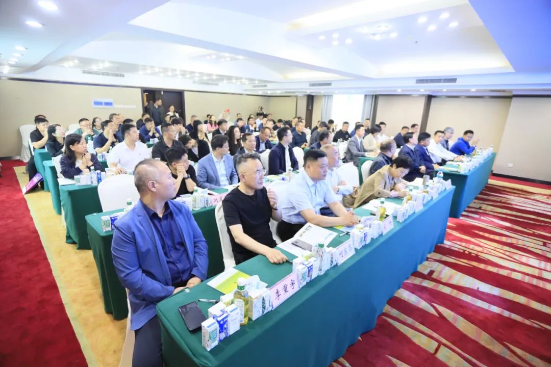 河南省2024國家“學(xué)生飲用奶計(jì)劃”推廣工作推進(jìn)會在鄭州成功舉辦！