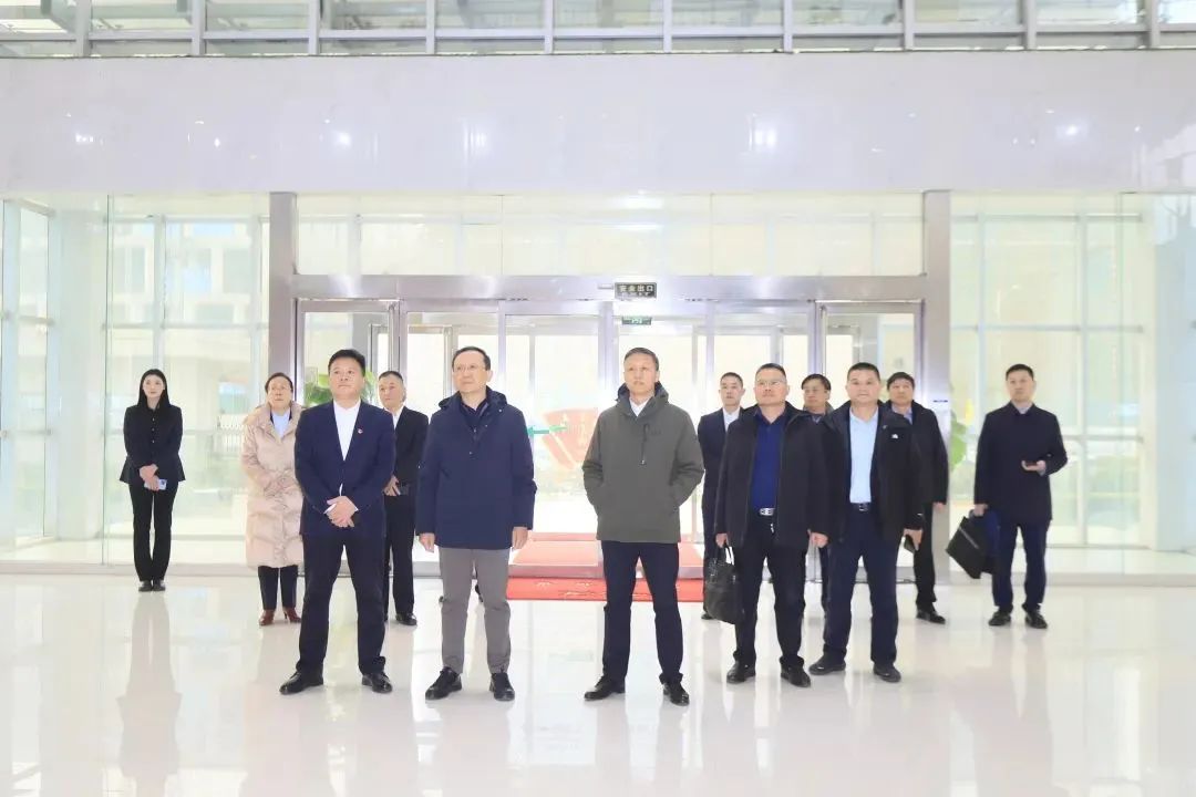 省政府國資委黨委書記、主任李濤一行到花花牛乳業(yè)集團調(diào)研