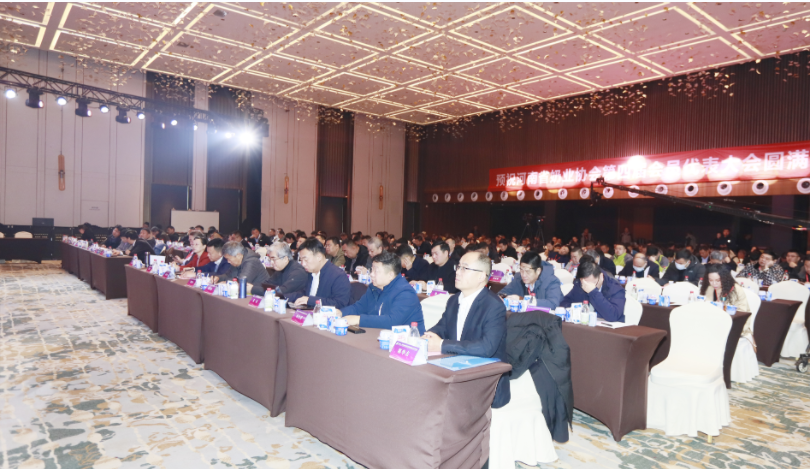 河南奶業(yè)發(fā)展啟航新征程——花花牛乳業(yè)集團黨委書記、董事長唐洪峰當(dāng)選河南省奶業(yè)協(xié)會會長