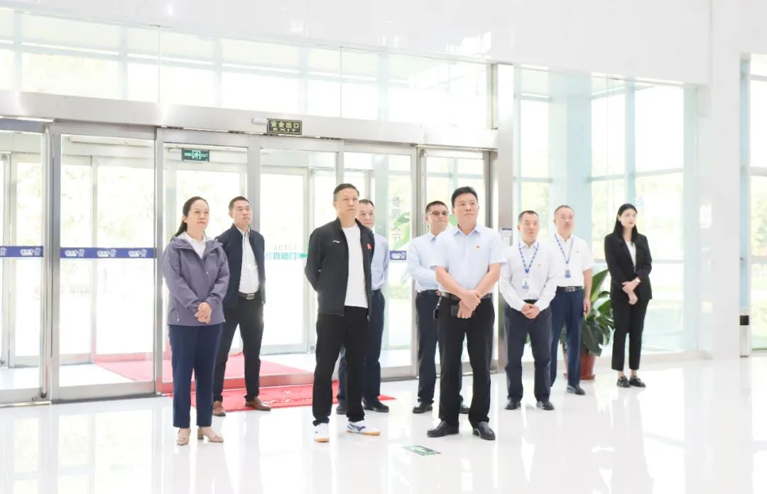 快樂過“雙節(jié)”，安全不放假｜河南農(nóng)投集團黨委書記、董事長李曉寰一行蒞臨花花牛乳業(yè)集團開展“雙節(jié)”安全生產(chǎn)大檢查活動并慰問一線職工、