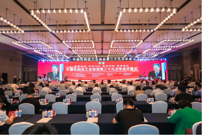 參觀拓思路 交流促發(fā)展 | 集團(tuán)領(lǐng)導(dǎo)參加中乳協(xié)第二十九次年會(huì)暨中國（國際）乳業(yè)技術(shù)博覽會(huì)并到江西陽光乳業(yè)參觀座談