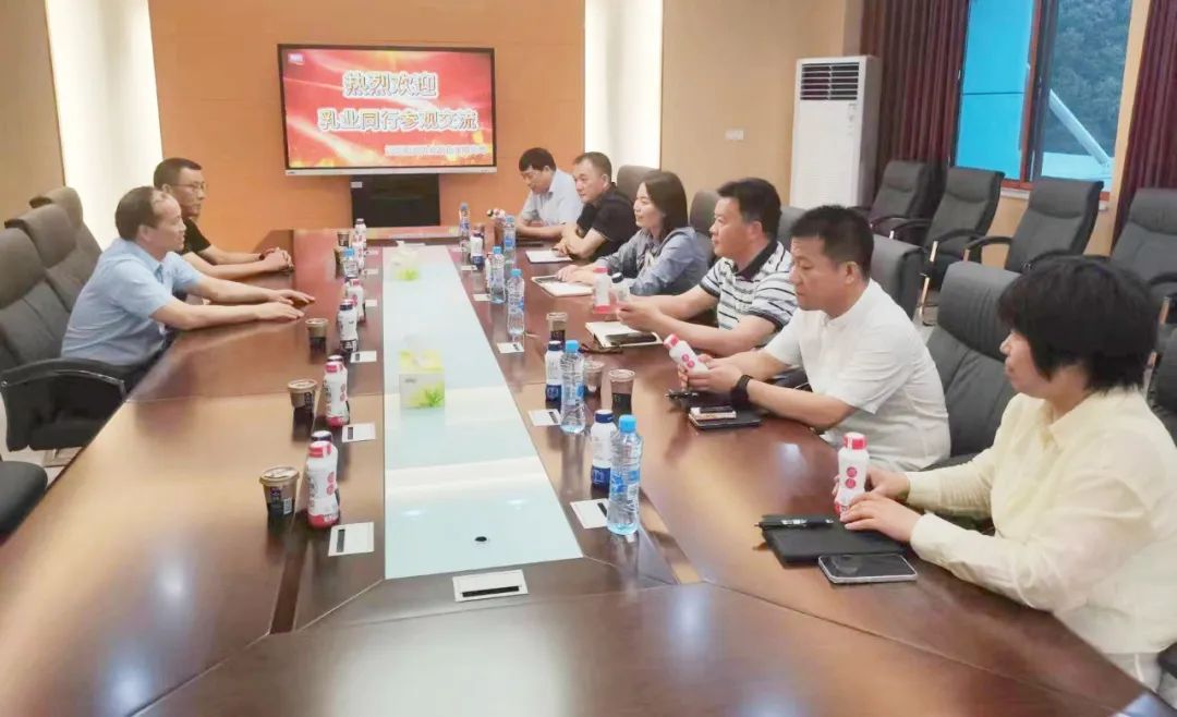 參觀拓思路 交流促發(fā)展 | 集團(tuán)領(lǐng)導(dǎo)參加中乳協(xié)第二十九次年會(huì)暨中國（國際）乳業(yè)技術(shù)博覽會(huì)并到江西陽光乳業(yè)參觀座談