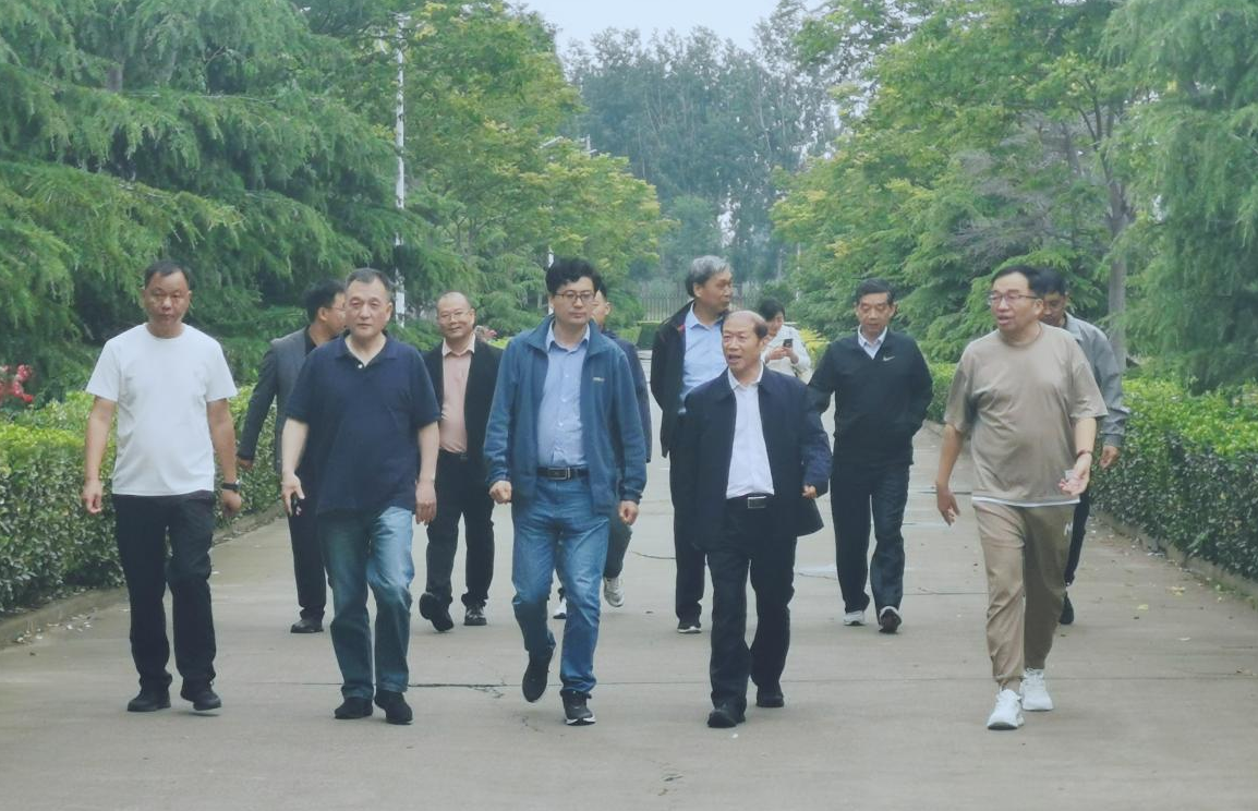 花花牛丨河南農(nóng)業(yè)大學(xué)黨委副書記、校長(zhǎng)介曉磊一行蒞臨花花牛河南瑞亞參觀調(diào)研