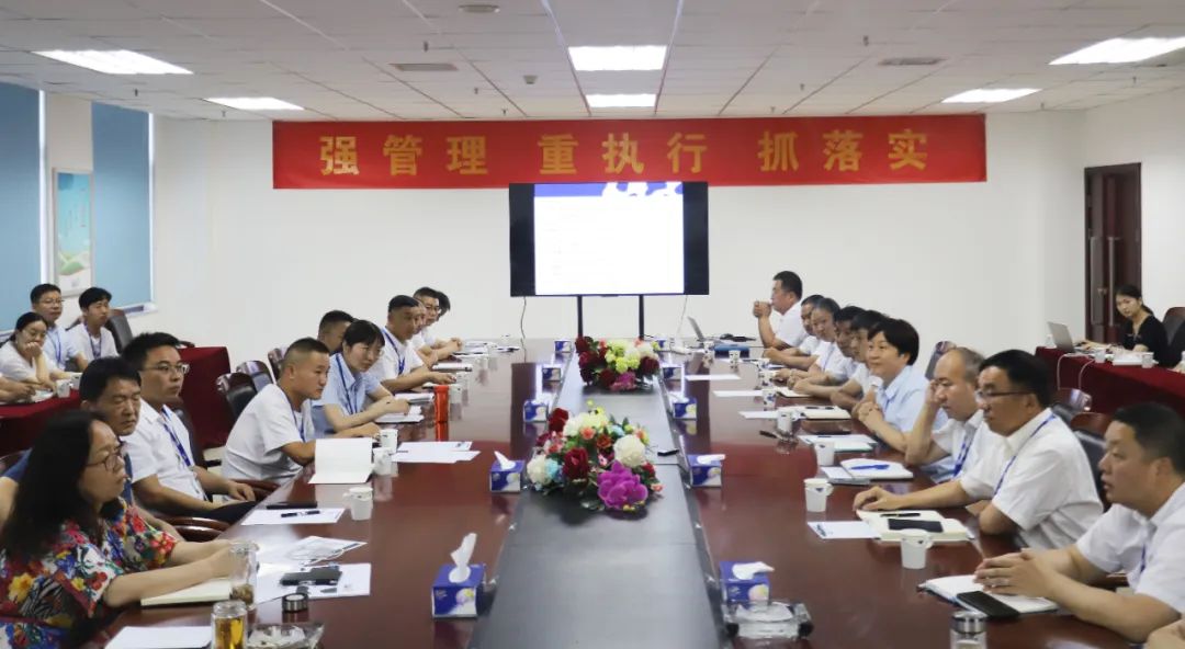 勇?lián)姑な卣齽?chuàng)新｜花花牛乳業(yè)集團(tuán)召開營銷、養(yǎng)殖及飼料月度經(jīng)營工作會議