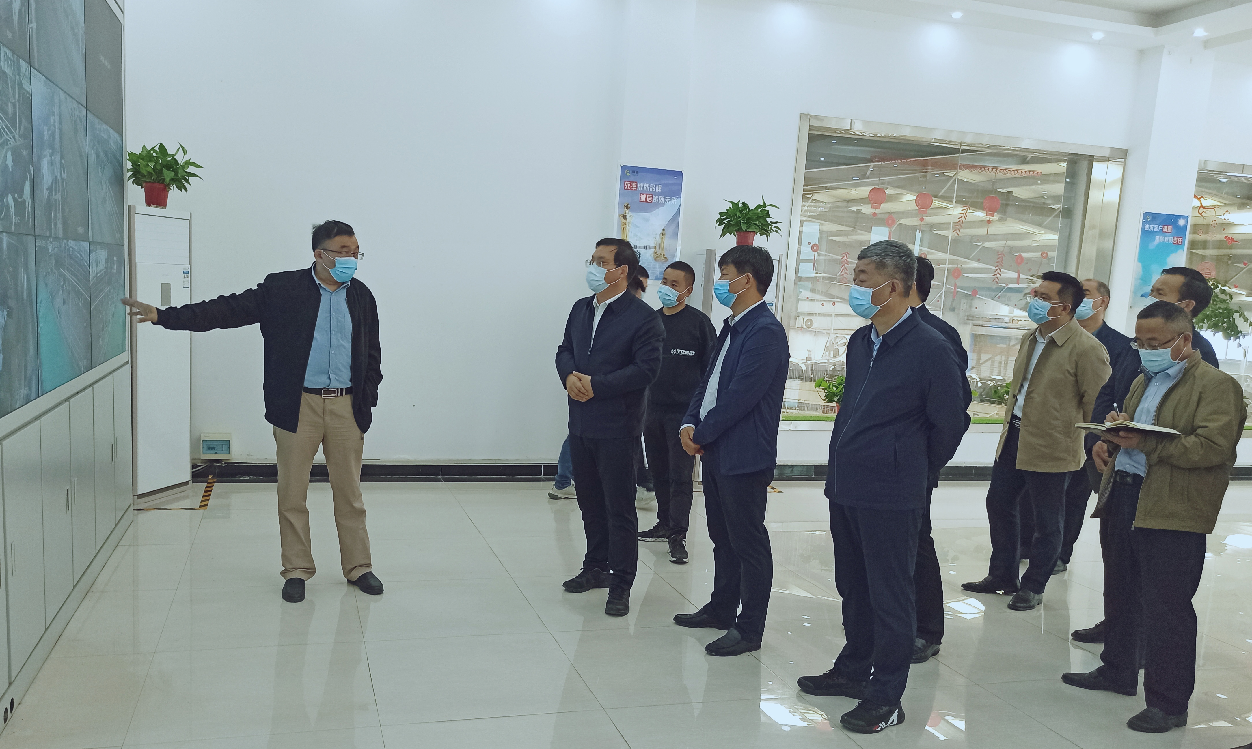 駐馬店市委副書(shū)記、市長(zhǎng)李躍勇一行 蒞臨花花牛乳業(yè)集團(tuán)新蔡豫信瑞亞牧場(chǎng)調(diào)研