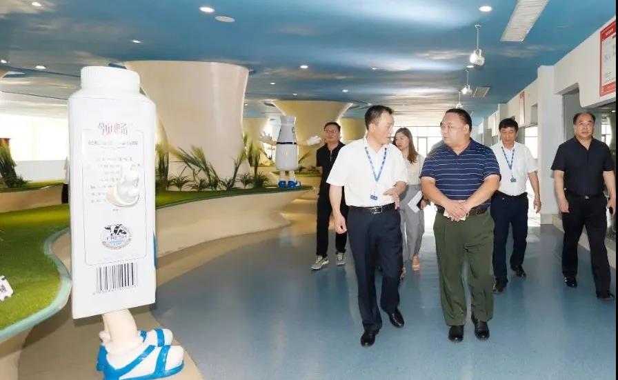 快訊 | 河南省人民政府食品安全委員會辦公室第三批食品安全示范區(qū)驗收組領(lǐng)導(dǎo)蒞臨花花牛乳業(yè)集團驗收食品安全示范區(qū)建設(shè)情況 快訊 | 河南省人民政府食品安全委員會辦公室第三批食品安全示范區(qū)驗收組領(lǐng)導(dǎo)蒞臨花花牛乳業(yè)集團驗收食品安全示范區(qū)建設(shè)情況