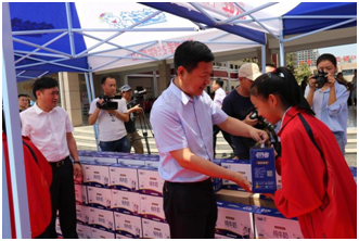 “健康中原，牛奶伴您行——花花牛乳業(yè)集團(tuán)2018中國(guó)小康牛奶行動(dòng)” 公益助學(xué)啟動(dòng)儀式隆重舉行