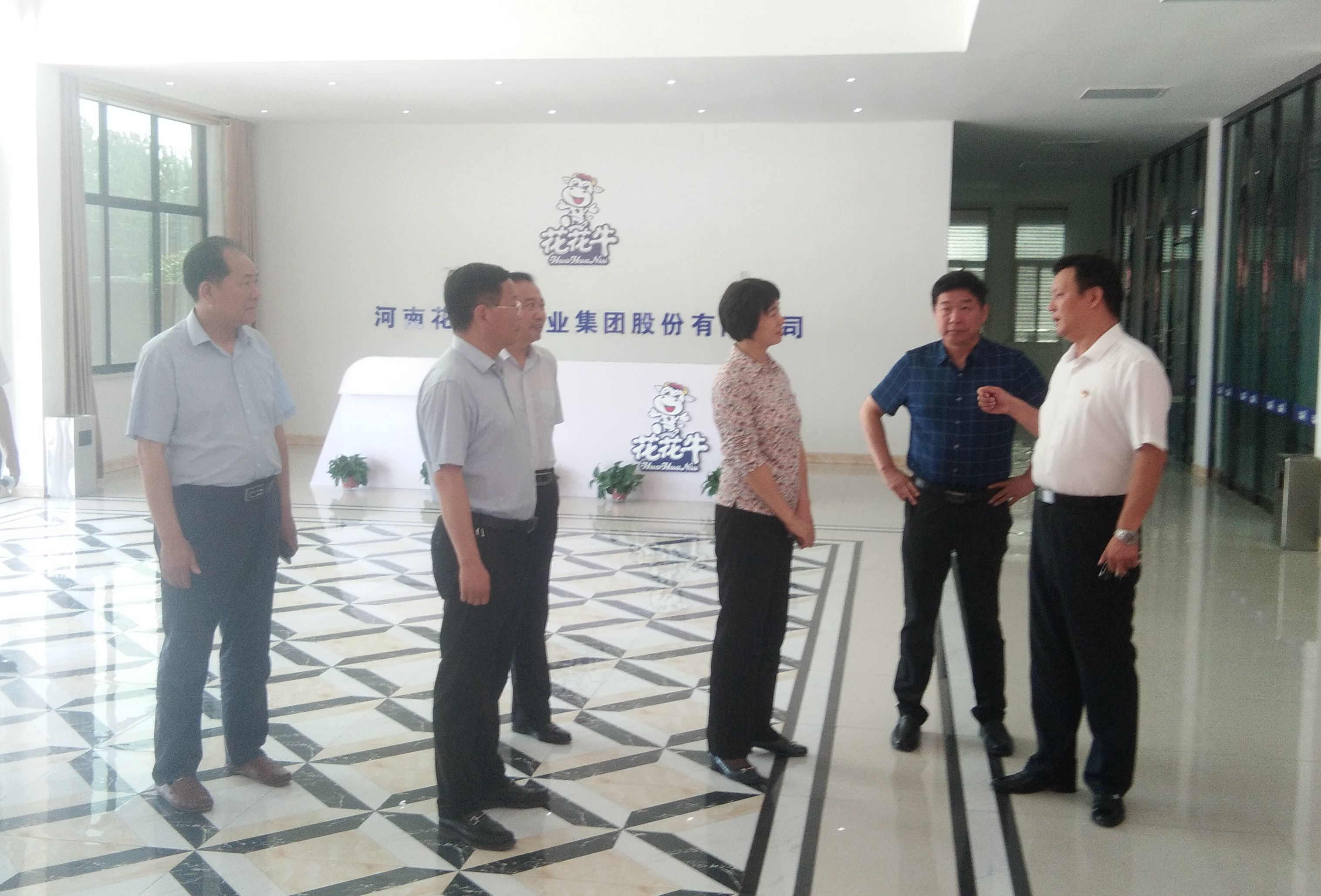 駐馬店市委常委、統(tǒng)戰(zhàn)部長姚新文 蒞臨花花牛乳業(yè)集團總部調(diào)研