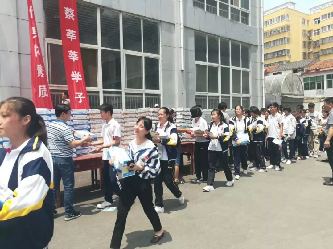 花花牛|捐助教育100萬元！做公益，我們是認(rèn)真的！