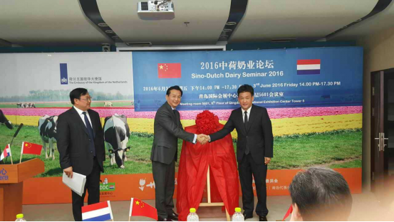 花花牛牛氣沖天！農(nóng)業(yè)部長品嘗“領(lǐng)暢”點(diǎn)贊，又獲國際奶業(yè)平臺青睞