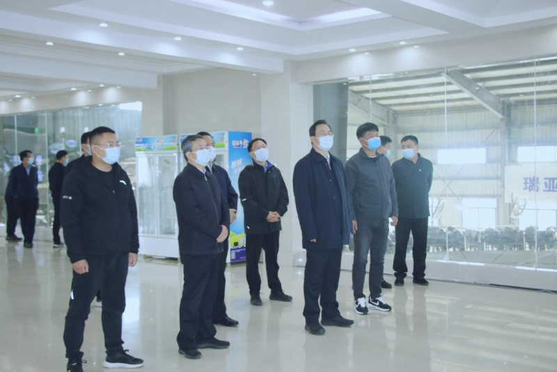 河南省人大常委會(huì)黨組書記、副主任孔昌生蒞臨花花牛魯山瑞亞牧場(chǎng)參觀調(diào)研