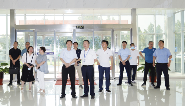 快訊|鄭州市二七區(qū)委副書記、區(qū)長虎榮鑫蒞臨河南花花牛乳業(yè)集團(tuán)調(diào)研