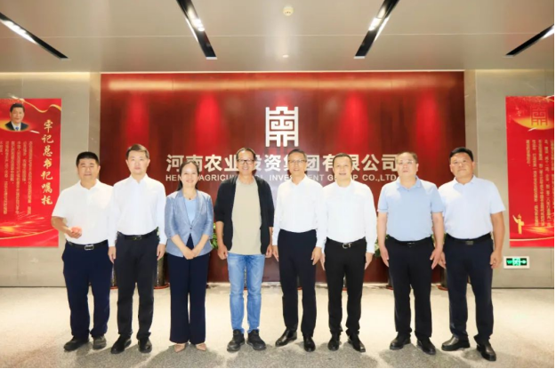 東方甄選俞敏洪先生到訪河南農(nóng)投集團，品嘗花花牛產(chǎn)品并給予高度評價